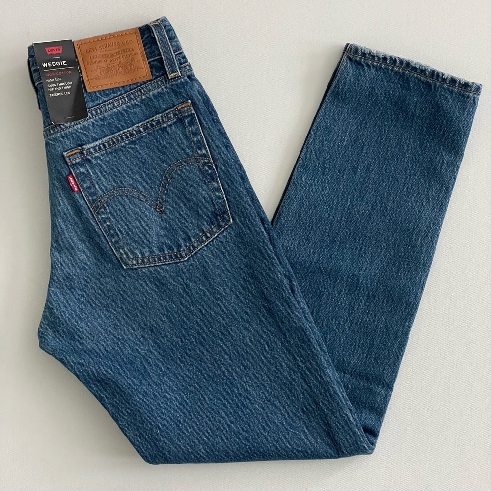Levi’s Women's WEDGIE Jeans Size 24